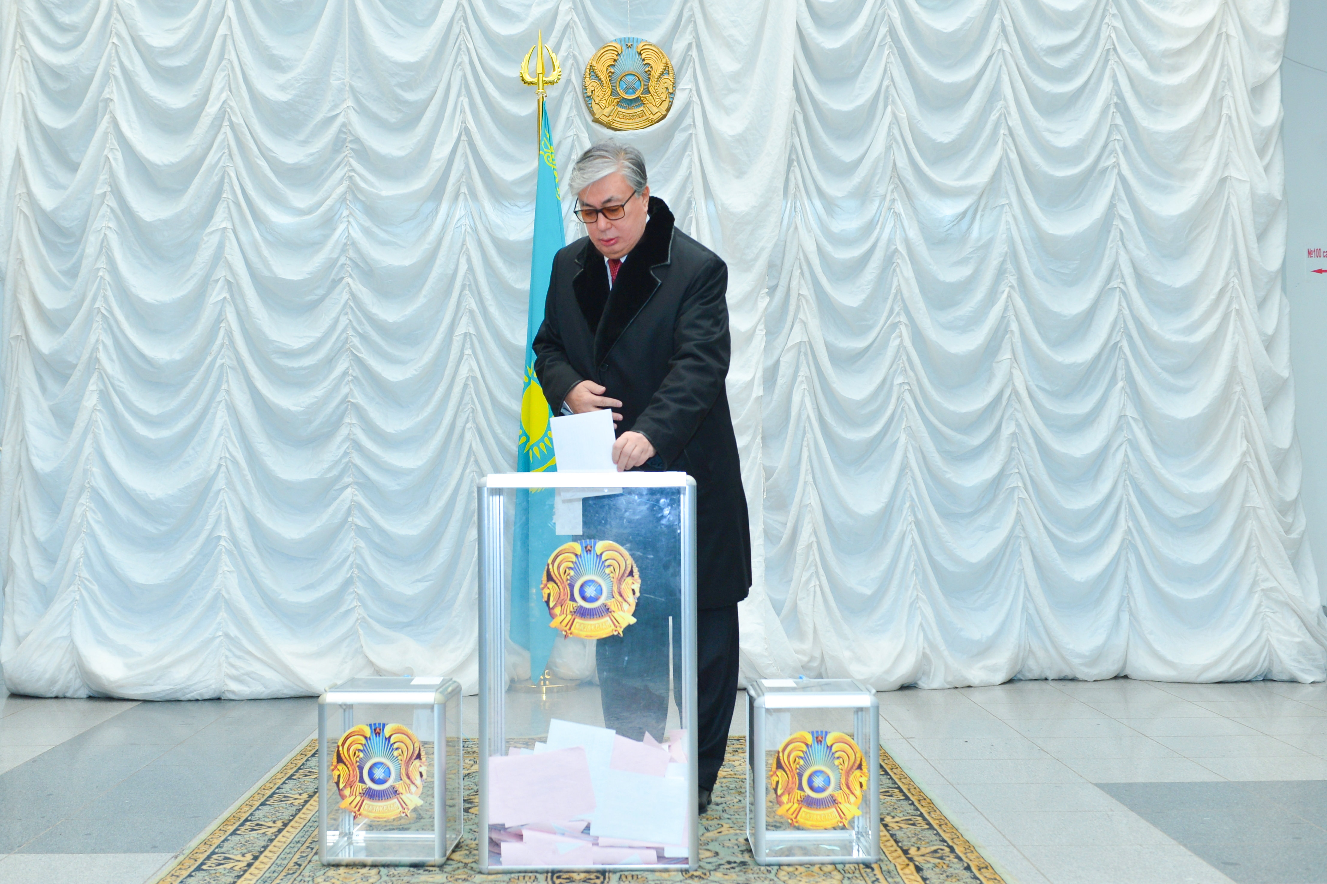 Токаев и Назарбаев проголосовали на парламентских выборах