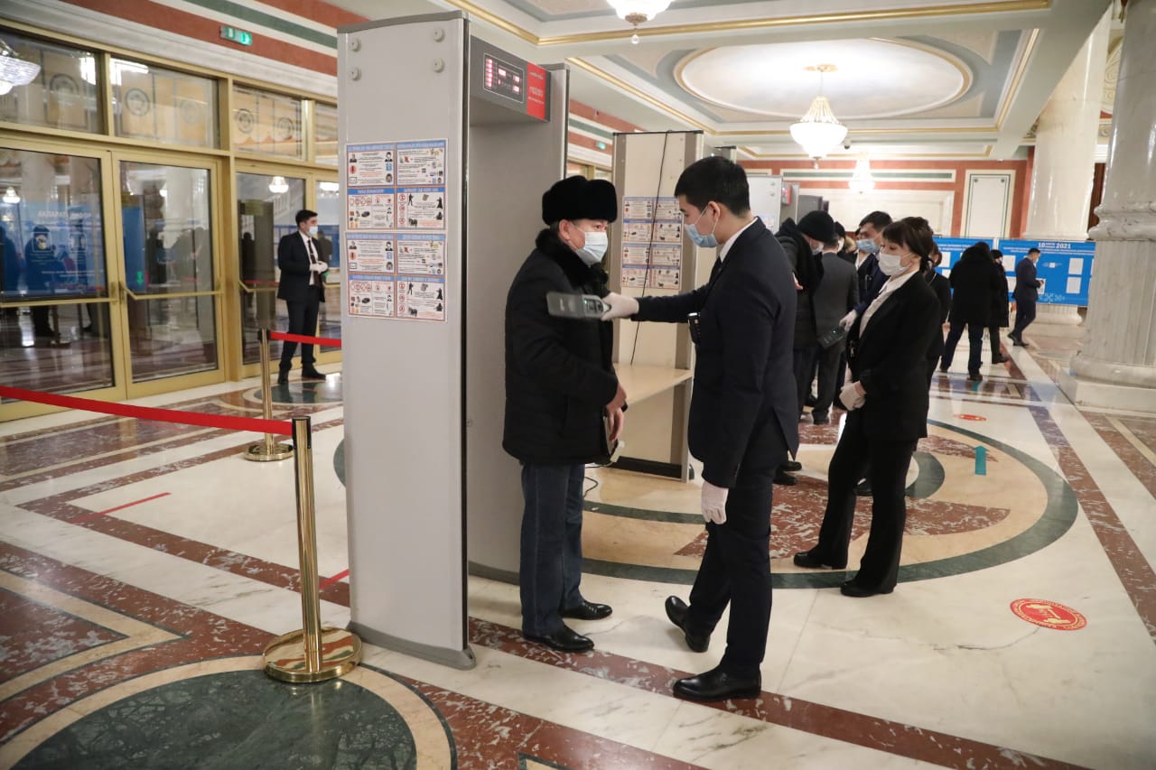 Явка на парламентских выборах в Казахстане за семь часов голосования составила 43,9%
