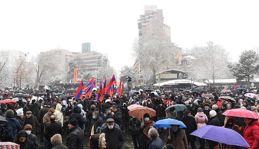 Сторонники и противники Никола Пашиняна подрались в центре Еревана