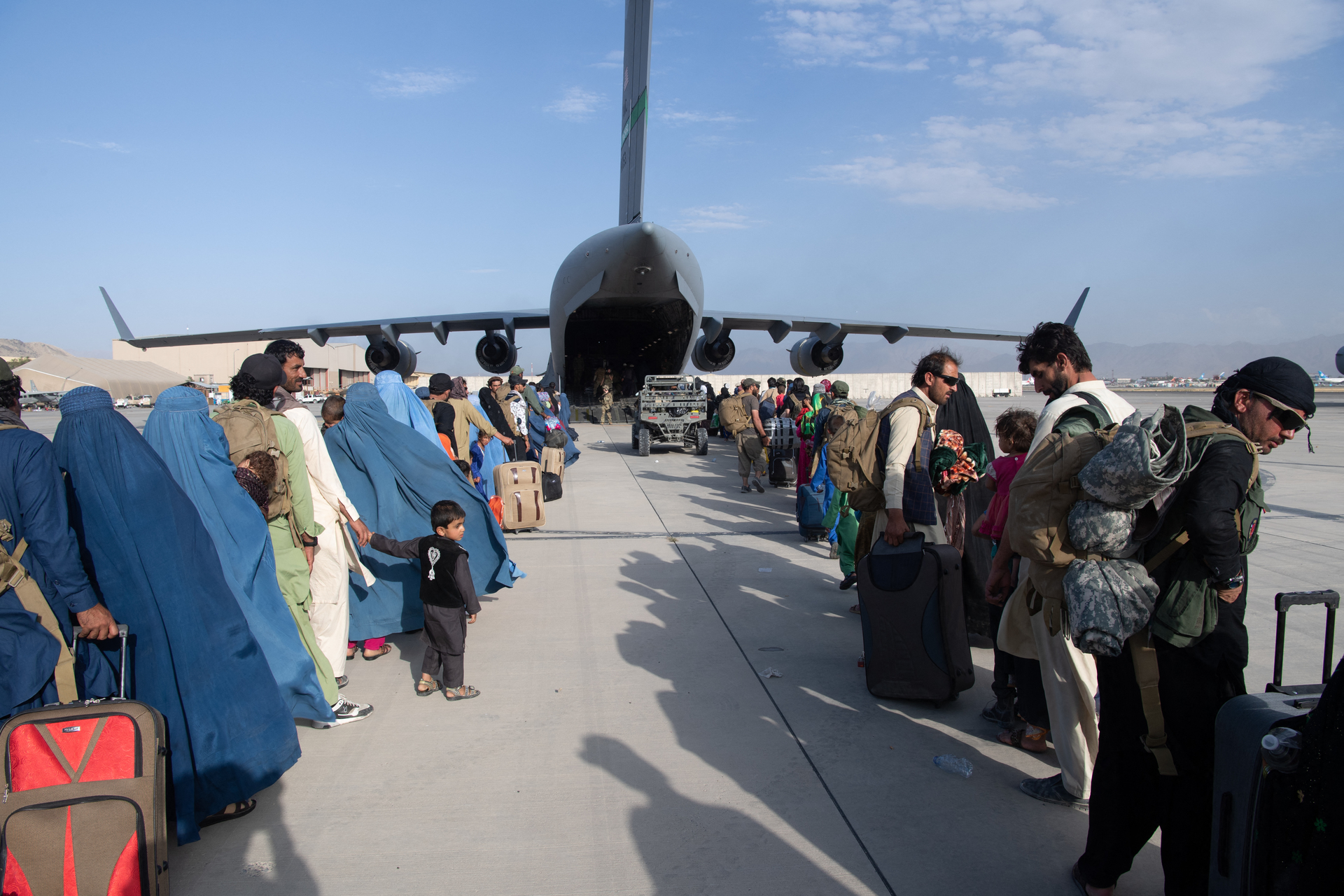 ВС США за минувшие сутки эвакуировали из Афганистана около 2 тыс. человек