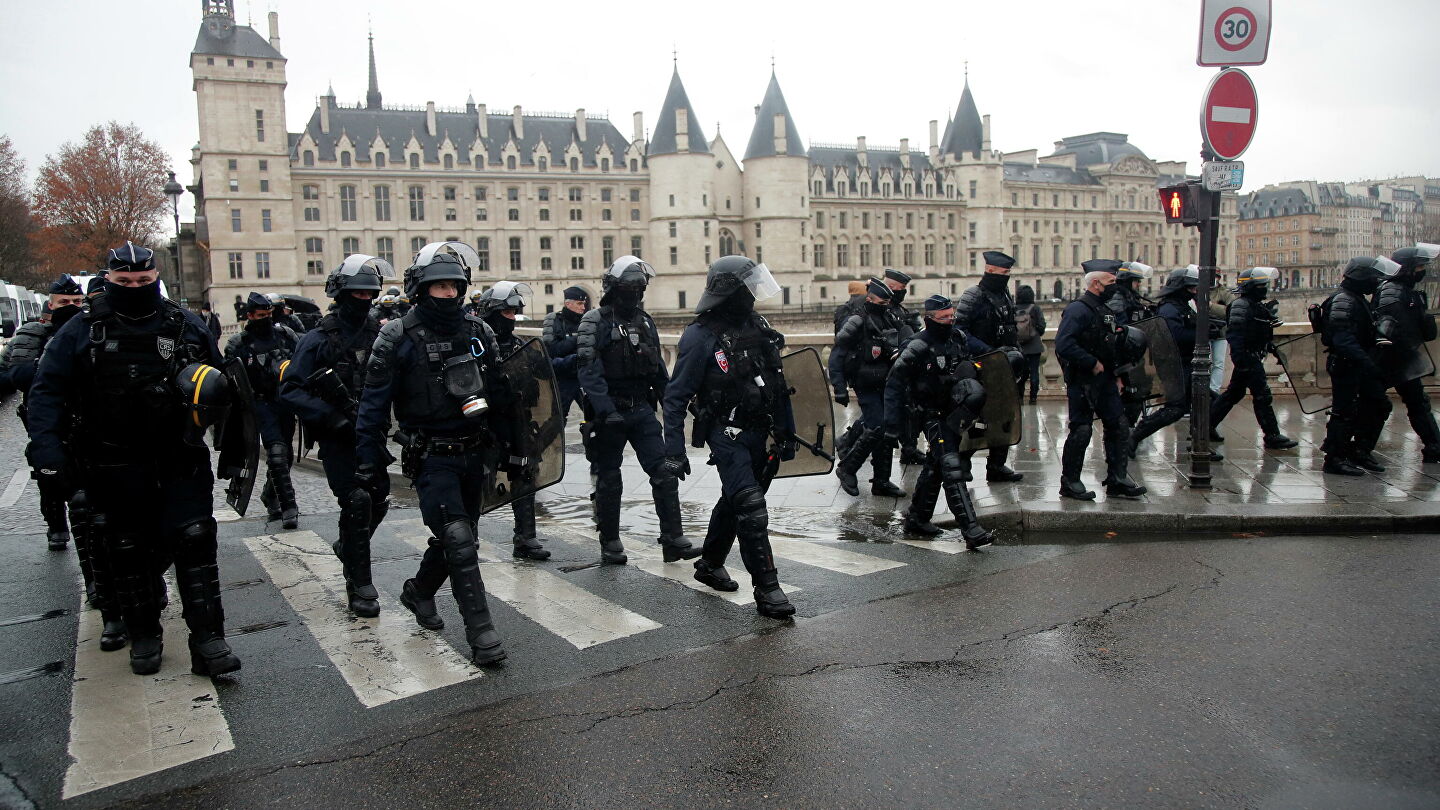 Участникам многотысячной вечеринки на западе Франции выписали 1,2 тыс. штрафов