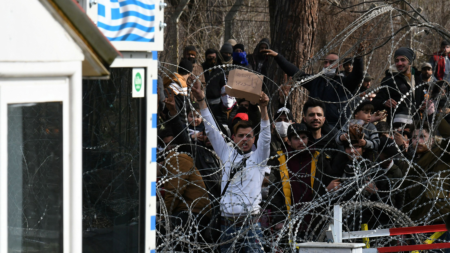 МИД Турции призвал Грецию прекратить выдворять беженцев