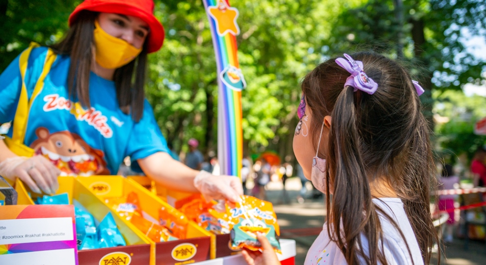 Кондитеры «ЛОТТЕ Рахат» поздравили детей Казахстана