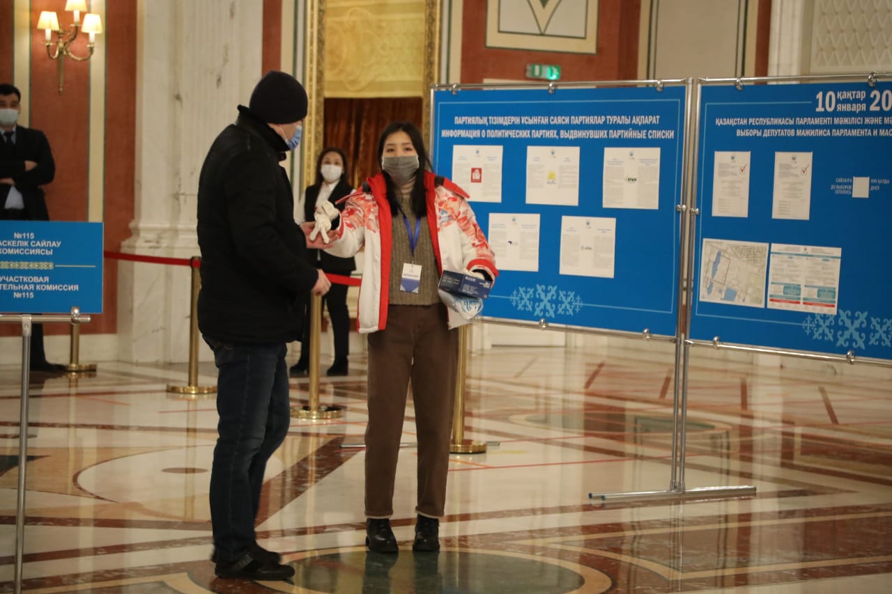 Явка на парламентских выборах в Казахстане к 14:00 составила 43,9% – ЦИК