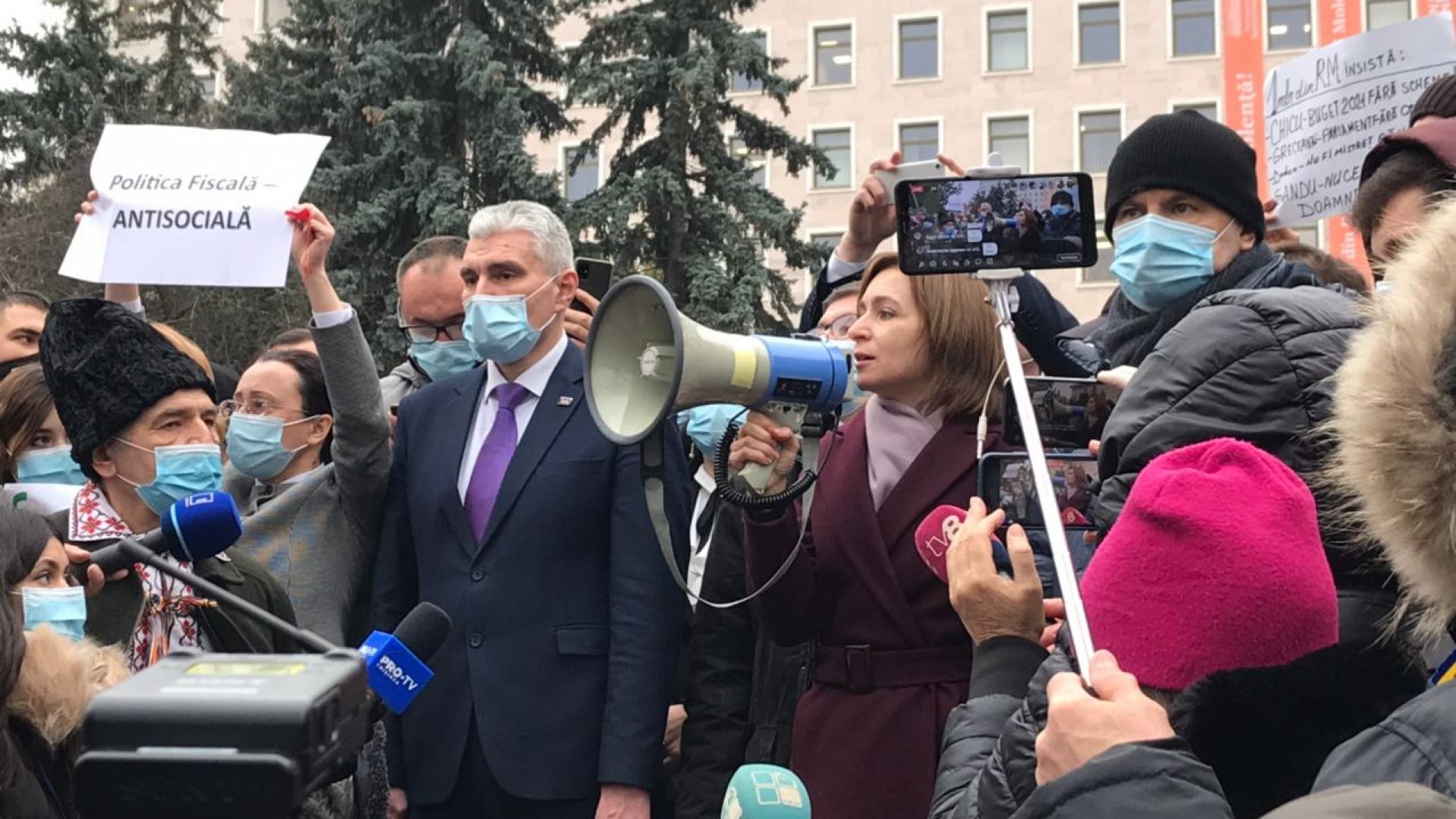 Санду на митинге в Кишиневе потребовала отставки правительства и досрочных выборов парламента