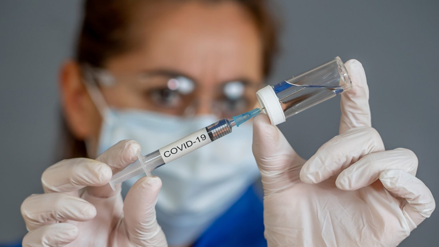 Более 180 млн доз вакцин от COVID-19 введено в США