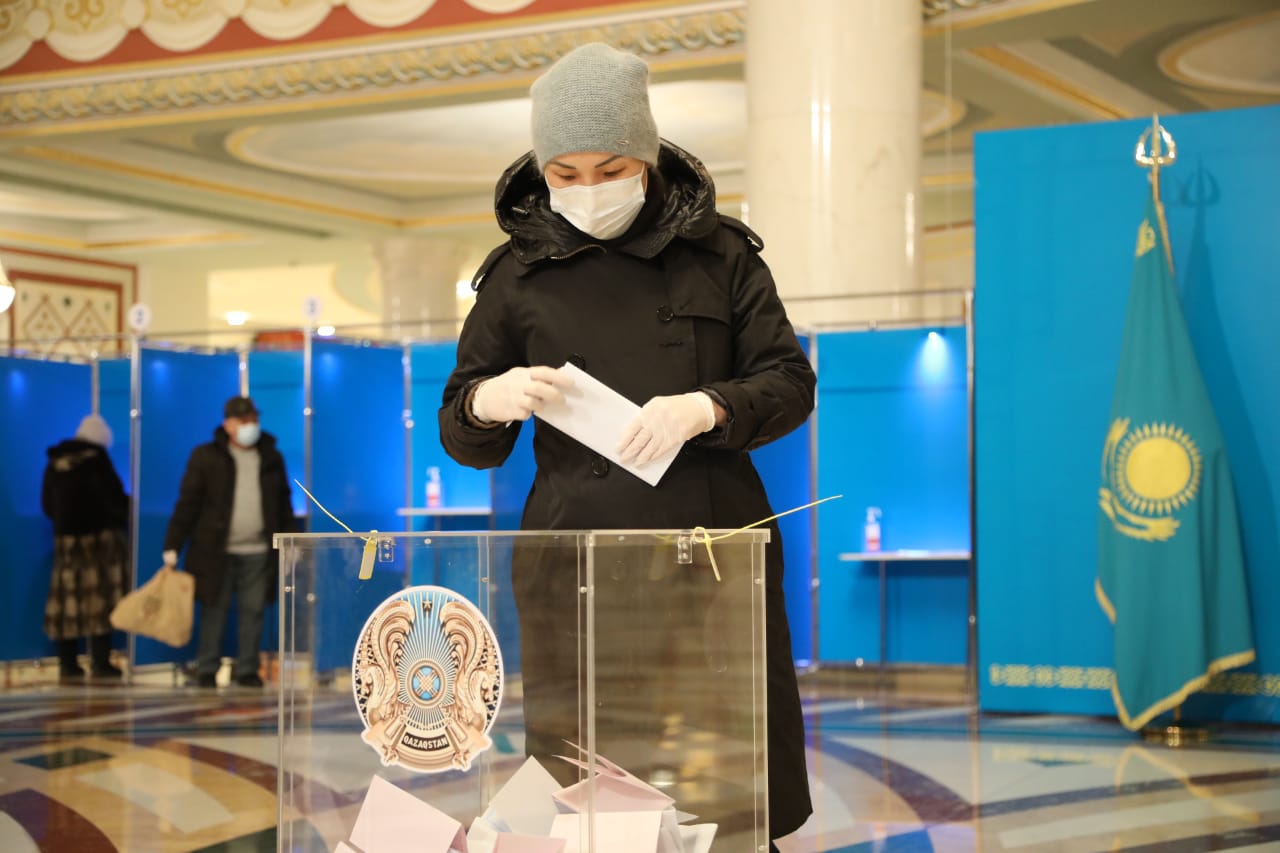 Явка на парламентских выборах в Казахстане к 18:00 составила 58,2% – ЦИК