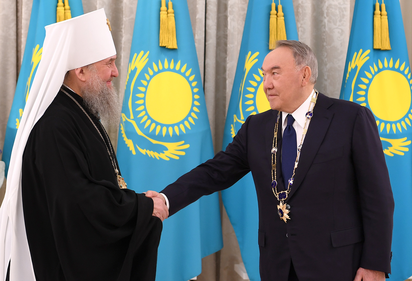 Назарбаев удостоен высшей награды Православной церкви Казахстана за укрепление межрелигиозного согласия в стране