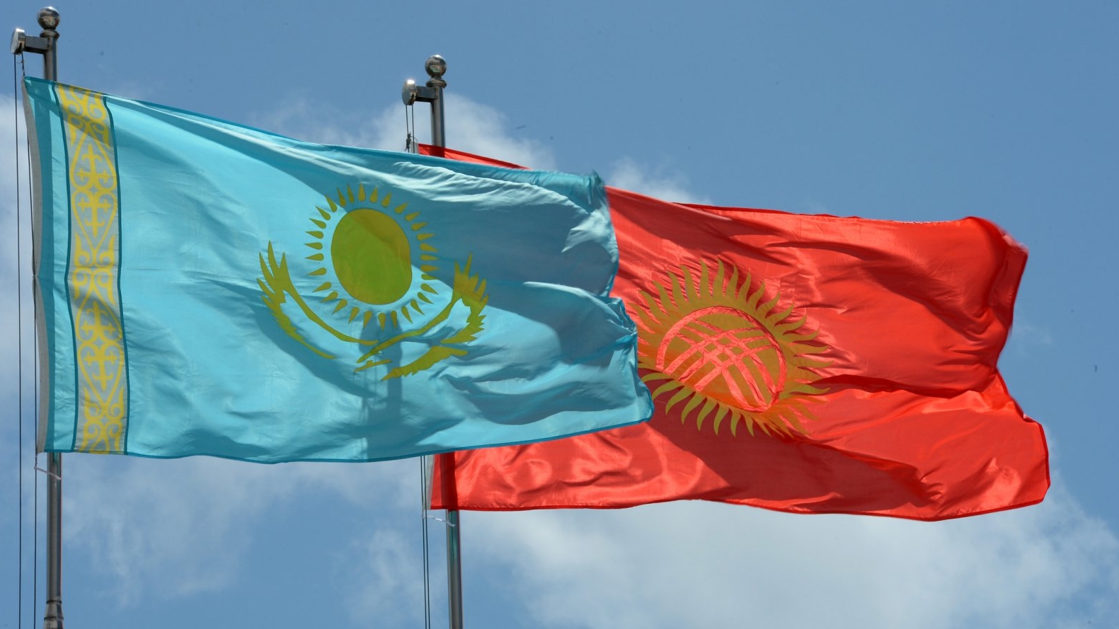 Казахстан ратифицировал соглашение с Кыргызстаном о сотрудничестве в области миграции