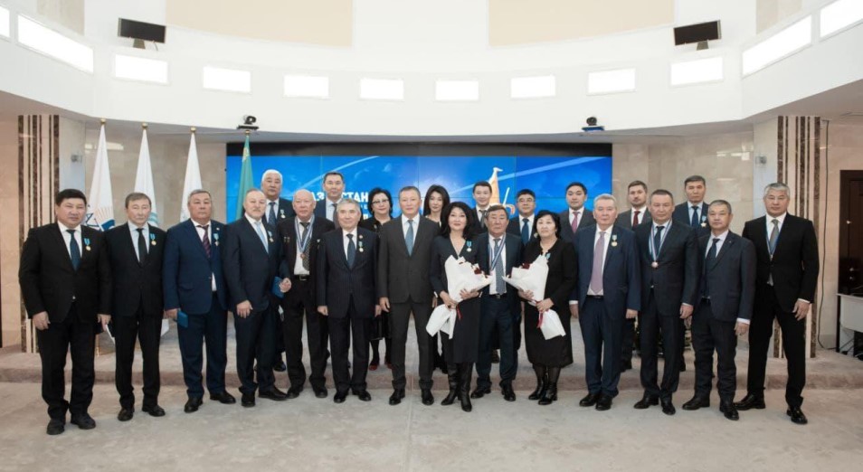 Тимур Кулибаев поздравил предпринимателей и вручил награды к 30-летию независимости