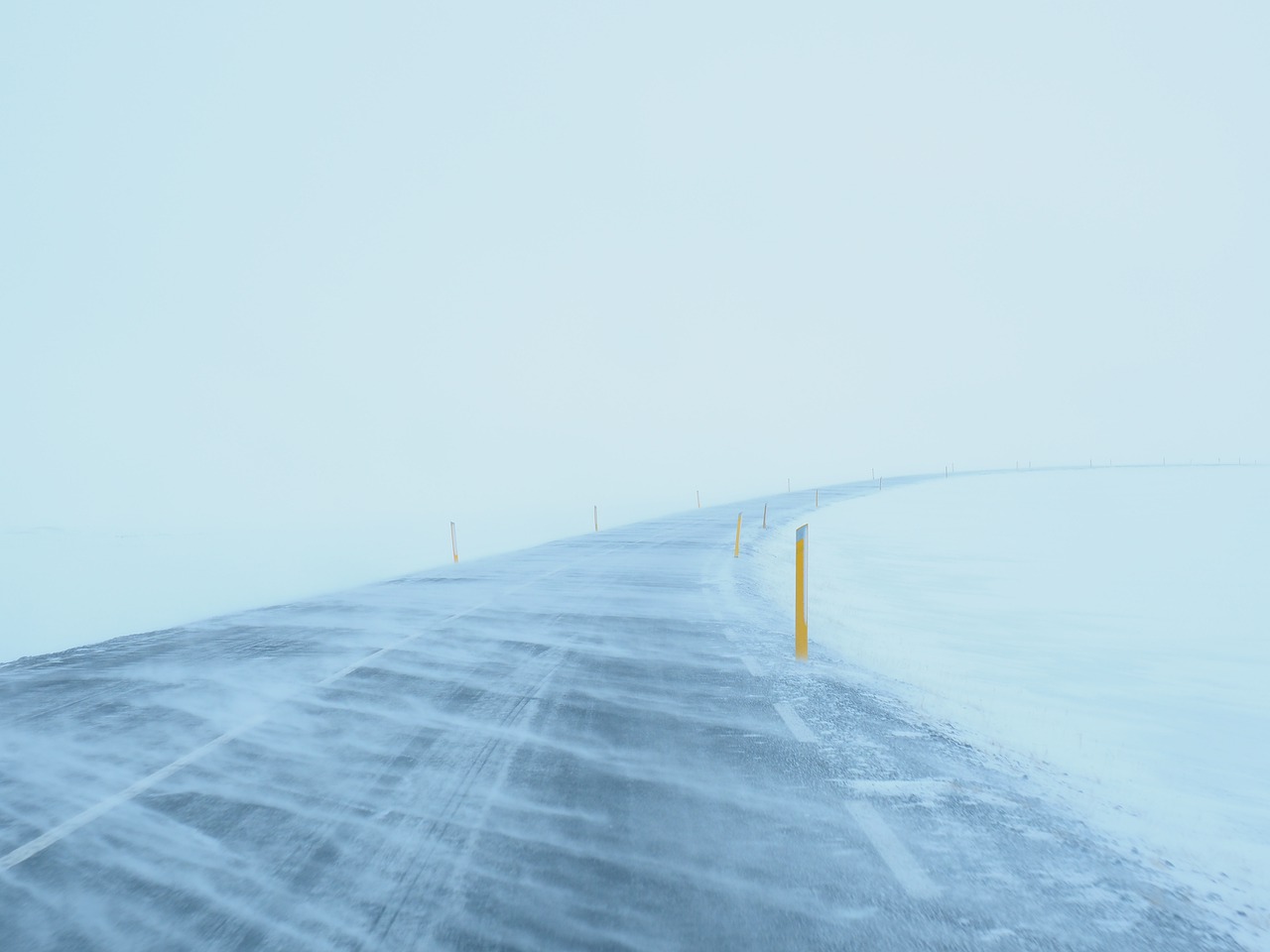 В СКО из-за мороза закрывают дороги по всем направлениям
