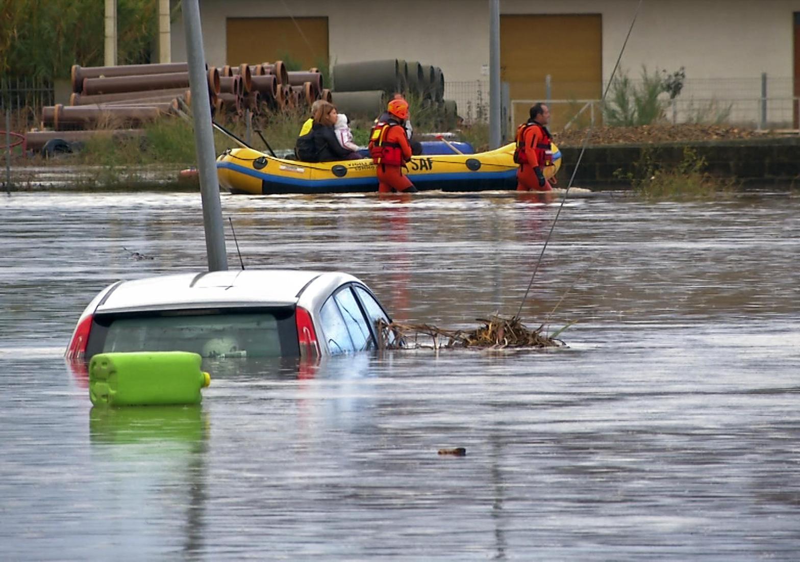 Жертвами наводнения на острове Сардиния стали минимум три человека