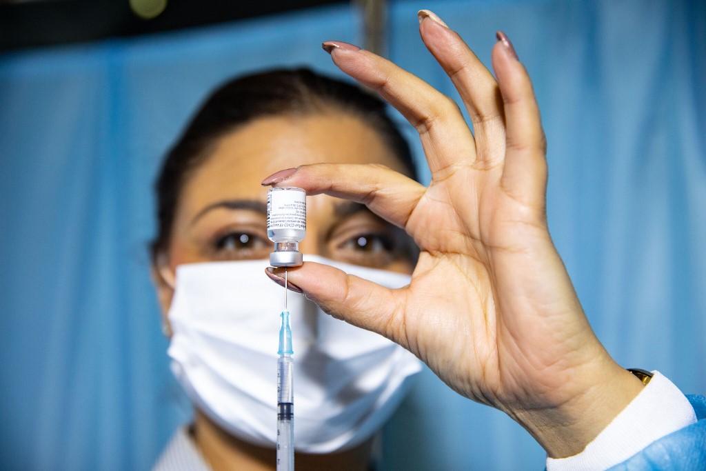 Израиль передаст палестинцам более 1 млн вакцин против COVID-19