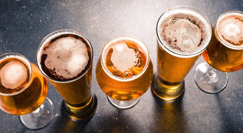 В месяц каждый казахстанец старше 16 лет приобретает в среднем 4,4 литра пива