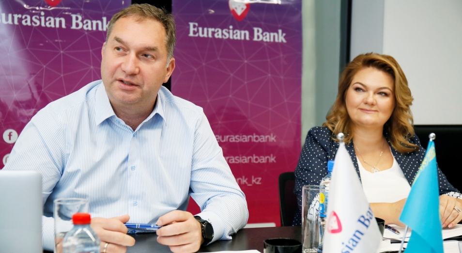 Евразийский банк сосредоточится на бизнесе внутри Казахстана