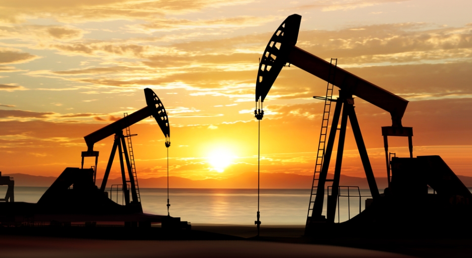 Цены на нефть замерли после роста накануне