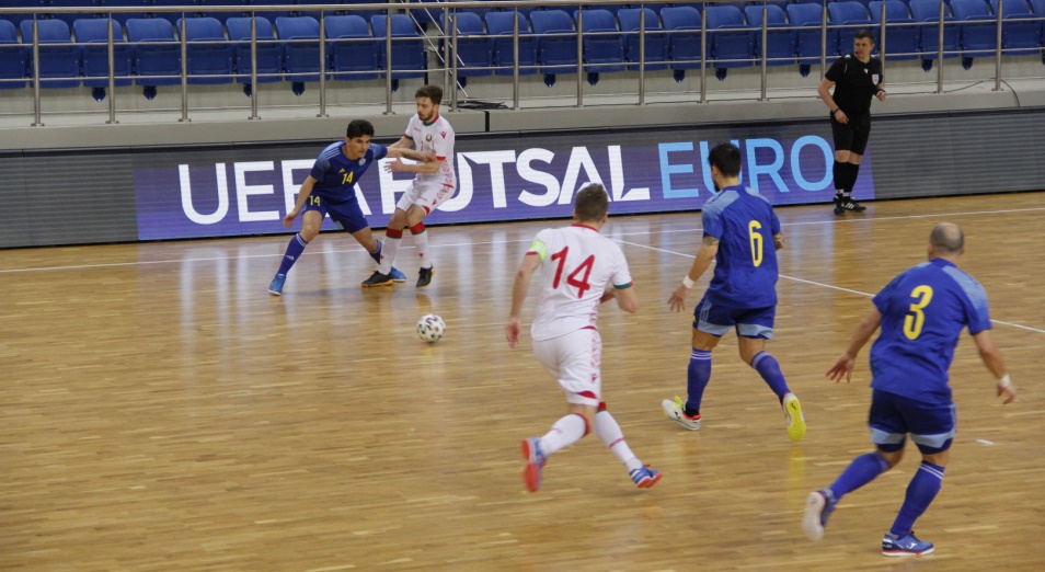 Казахстан разгромил Белоруссию в футзальном евроотборе