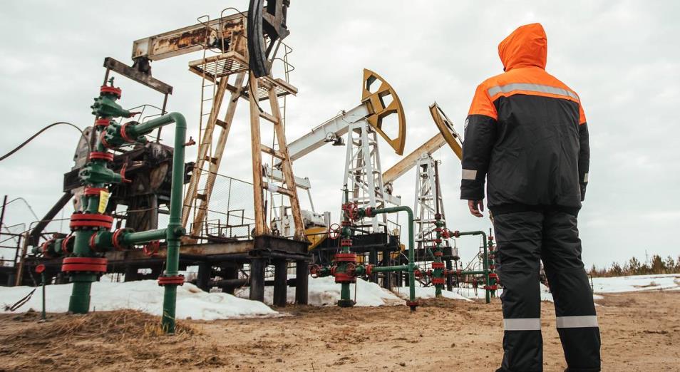 Эксперт: Цена на нефть поднимется до отметки $50 за баррель к концу 2021 года 