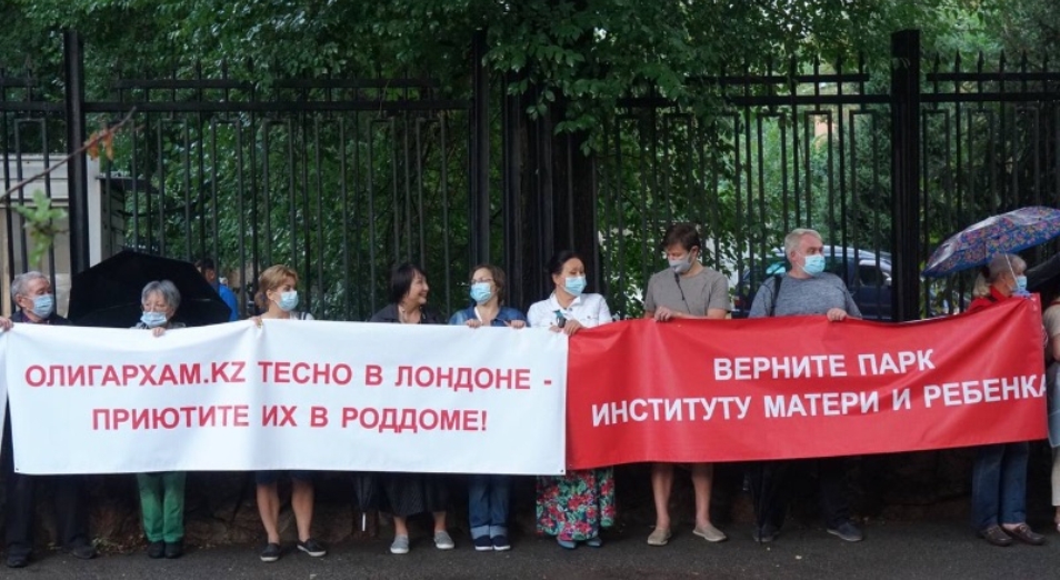 Алматинцы продолжают протестовать против строительства ЖК в Погрангородке 