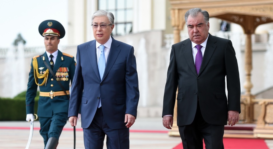 О чем говорили президенты Казахстана и Таджикистана?