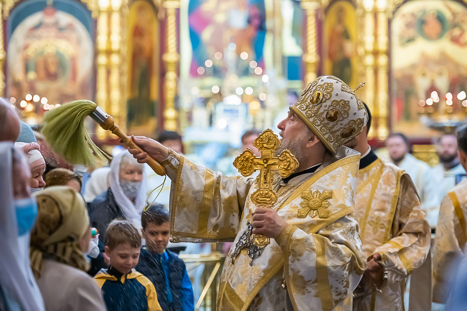 В Великую субботу православные освящают в храмах куличи и пасхи