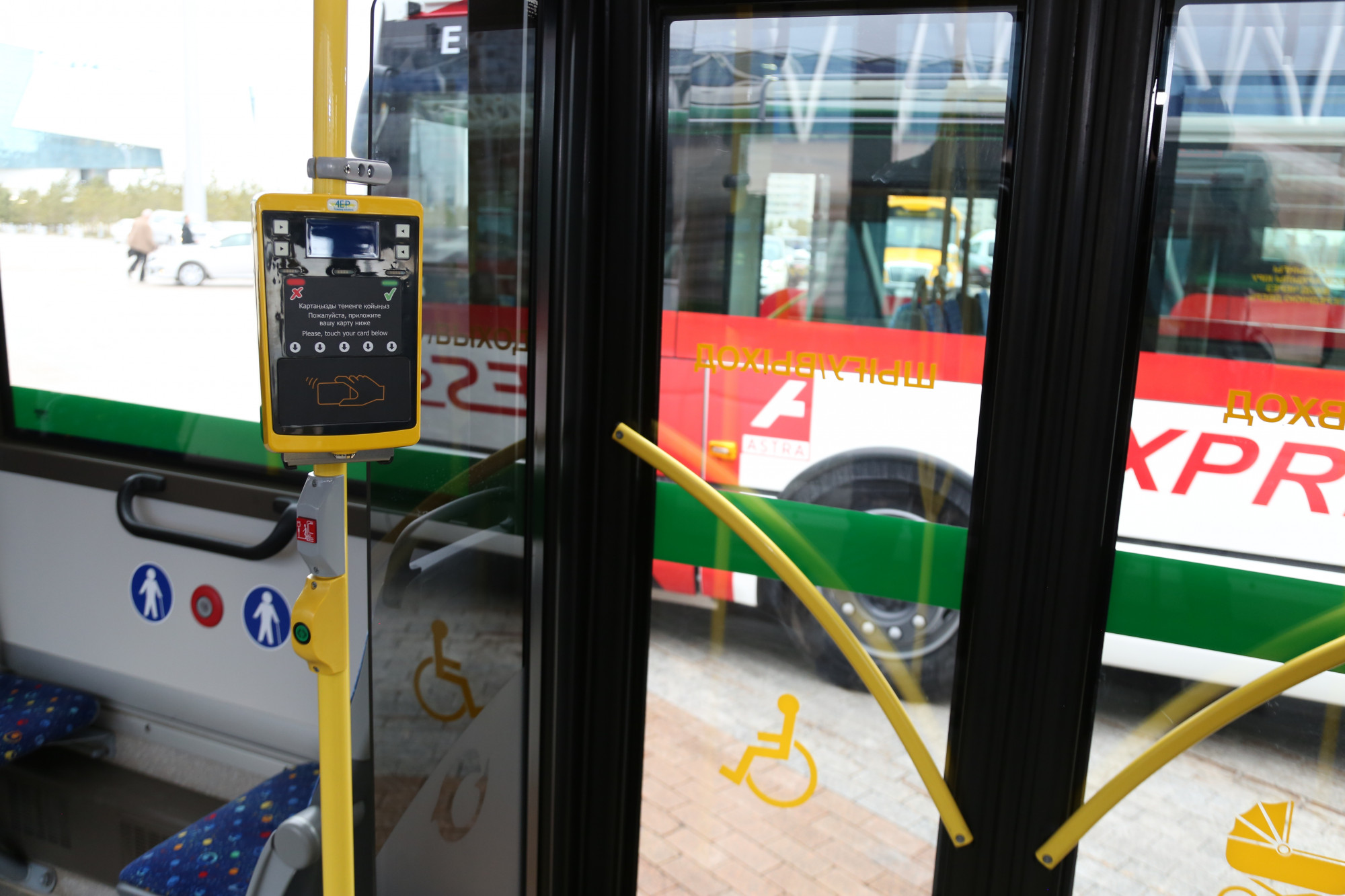В столичных автобусах с мая отключат плату за проезд по SMS 