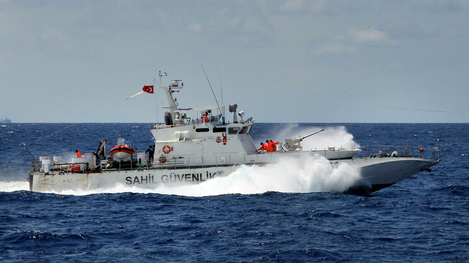 Число погибших членов экипажа затонувшего у берегов Турции сухогруза возросло до четырех
