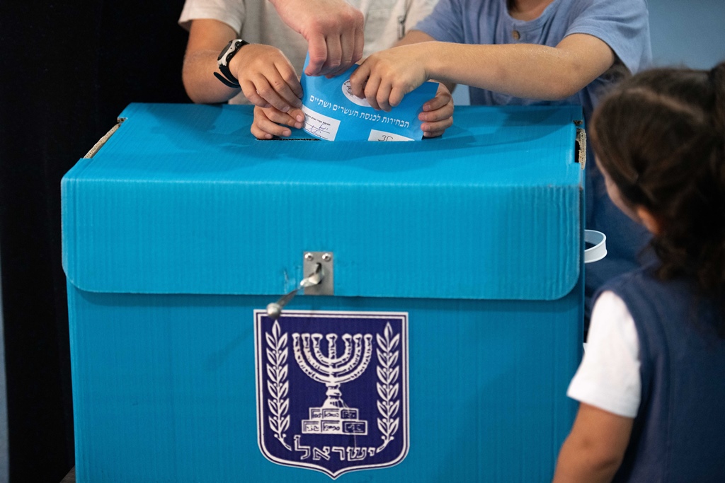 В Израиле открылись избирательные участки на парламентских выборах
