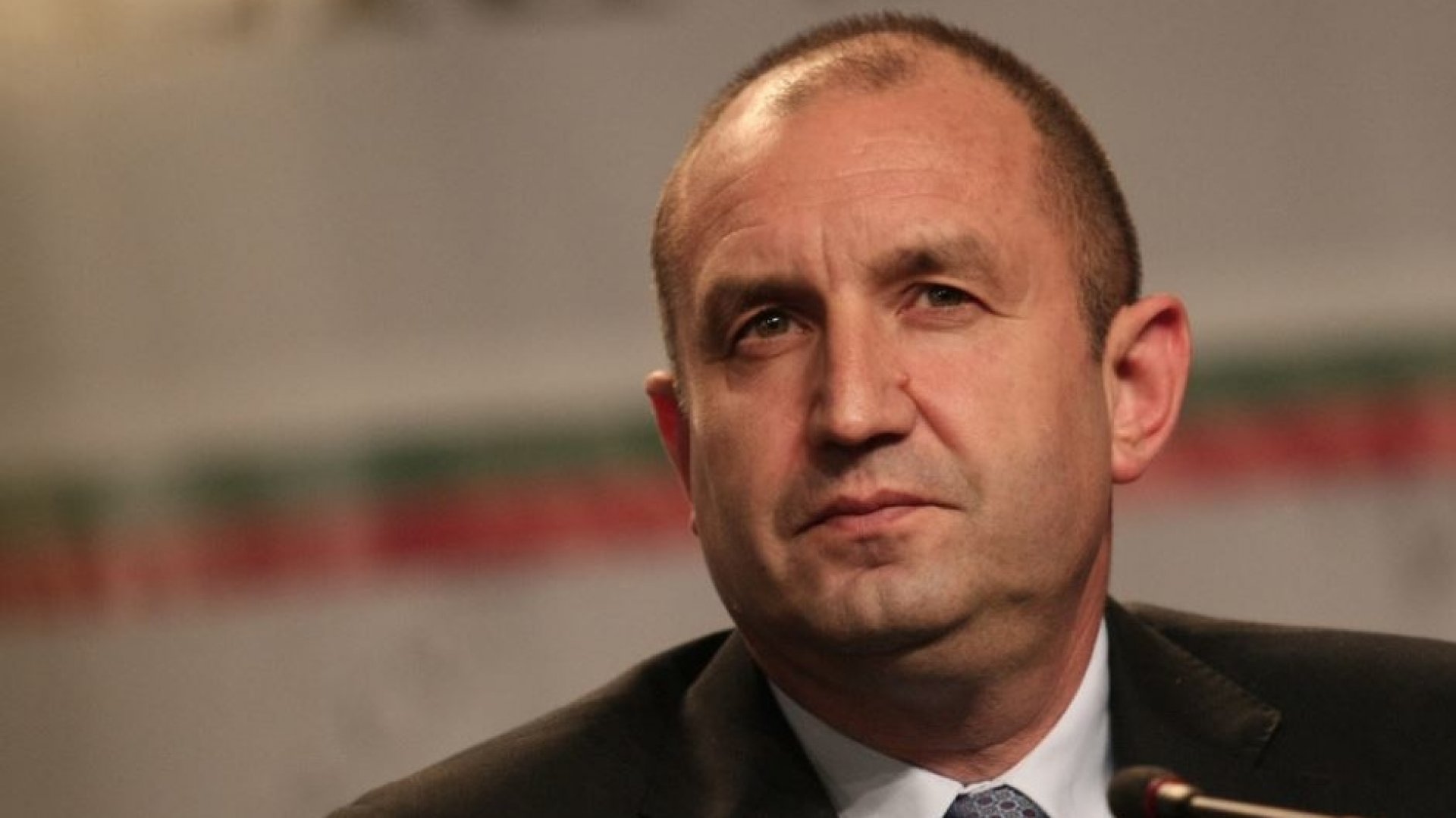 Президент Болгарии заявил, что проголосовал против распада государственности