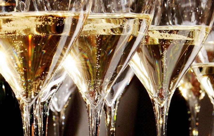 Продажи шампанского упали в 2020 году на 18%