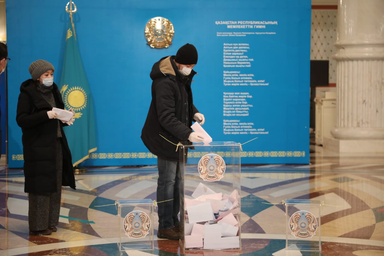 Голосование на выборах завершилось в большинстве регионов Казахстана