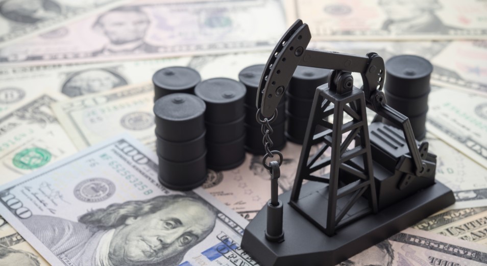 Укрепление курса доллара продолжает давить на котировки нефти