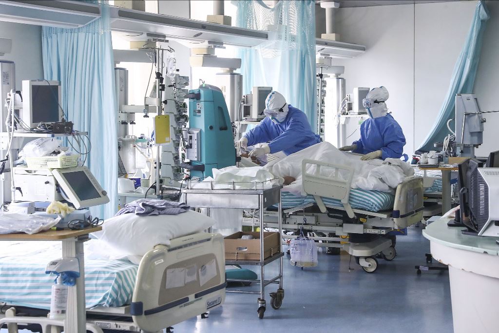 Коронавирус в РК: 348 пациентов находятся в тяжелом состоянии