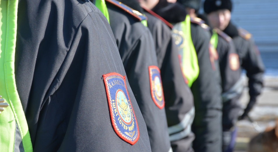 Тургумбаев выступил против охраны школ полицейскими