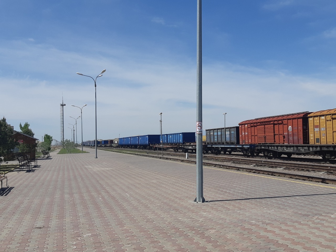 Казахстан снимает запрет на экспорт грузов со станции Достык в КНР  