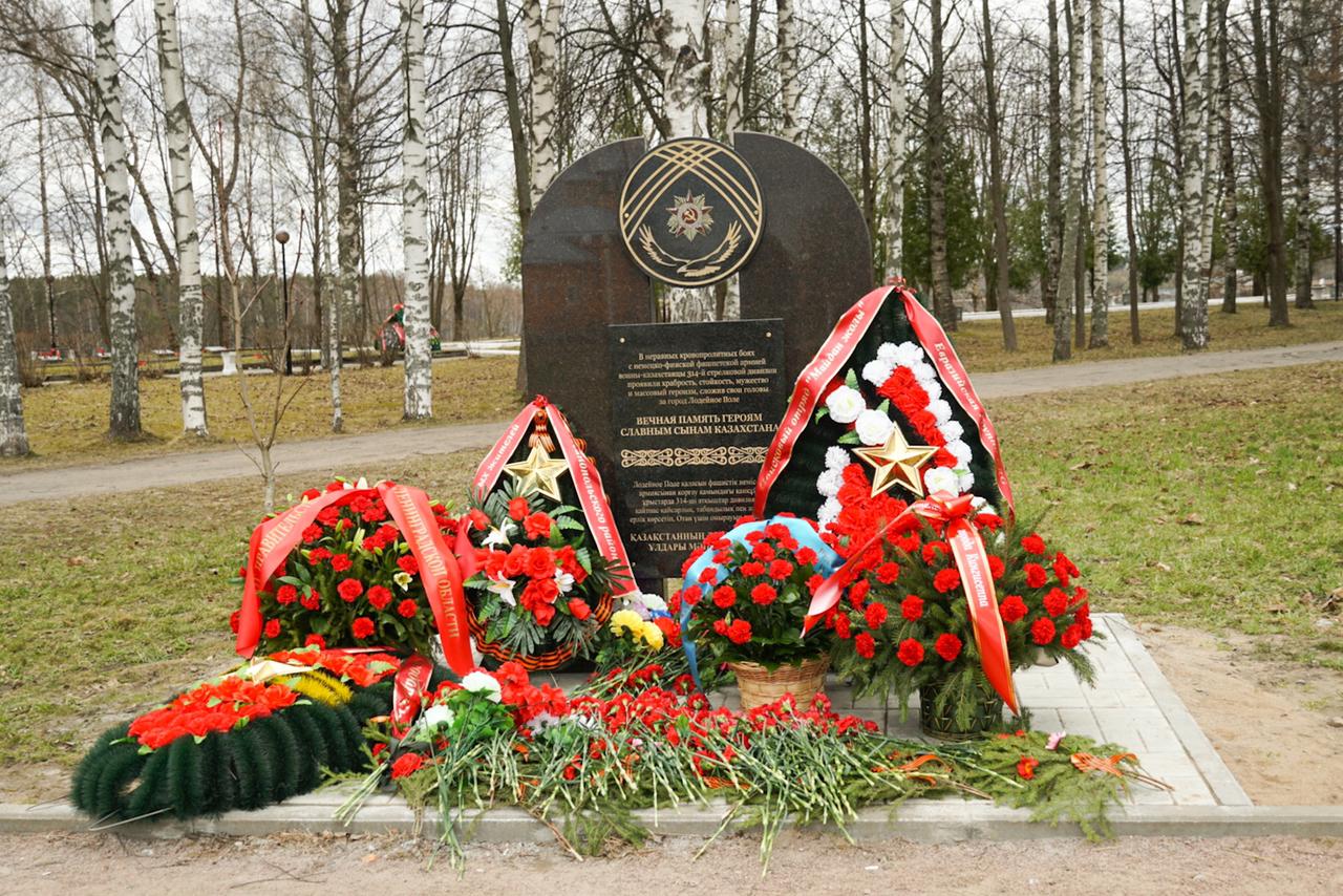В российском городе Лодейное Поле установлен памятник казахстанским воинам