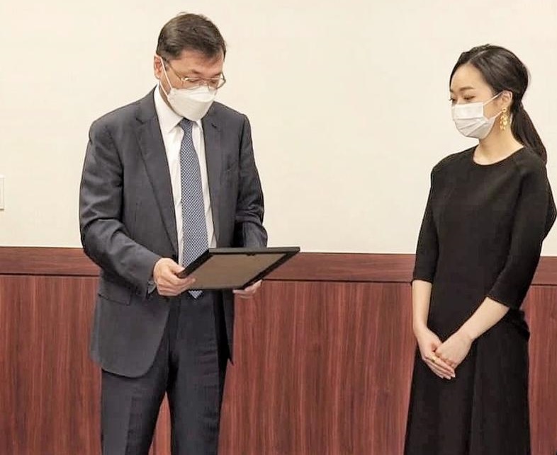 Кореялық студентке Қасым-Жомарт Тоқаевтың хаты табыс етілді 