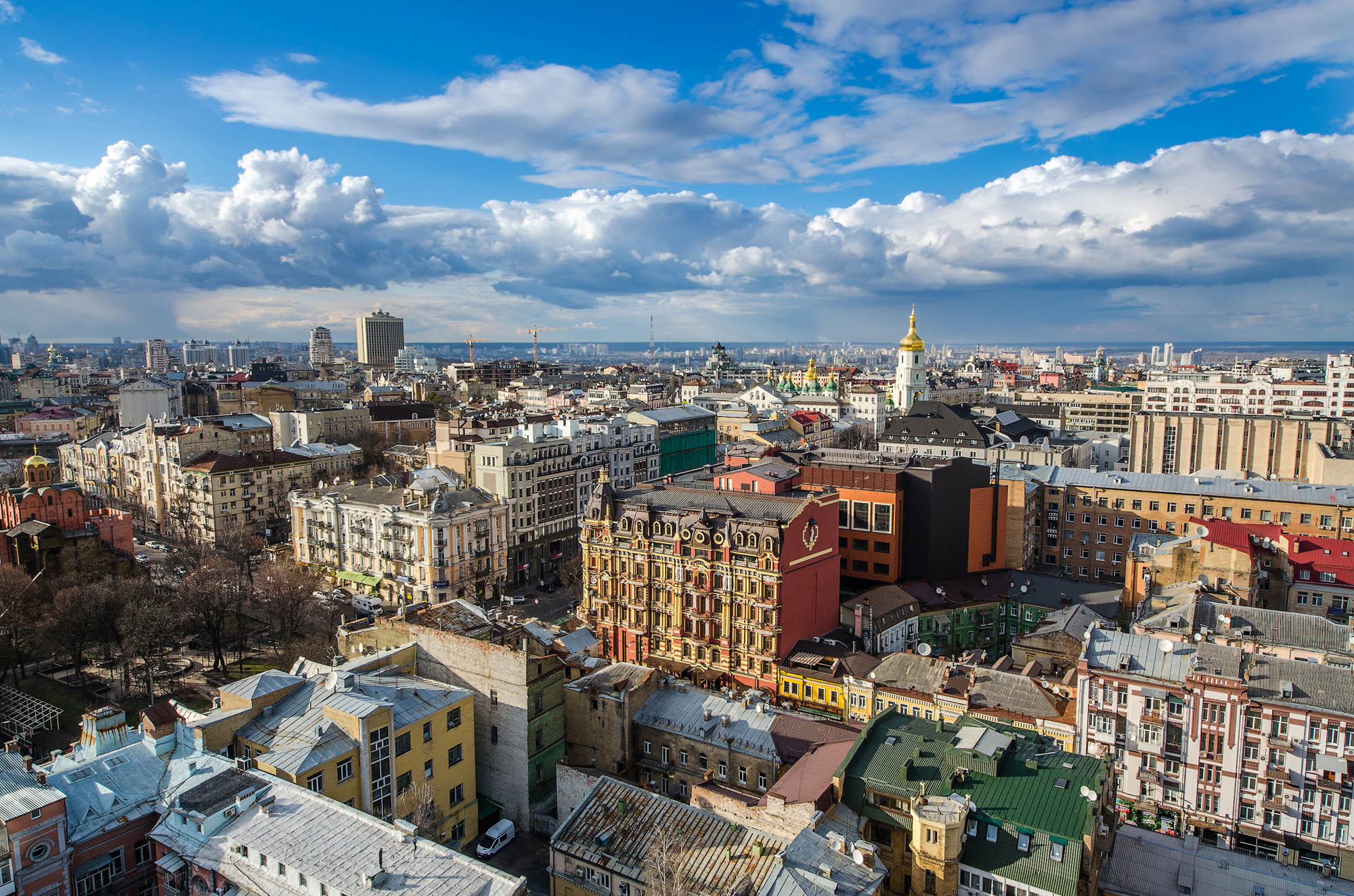 В Киеве вводят локдаун с 5 апреля