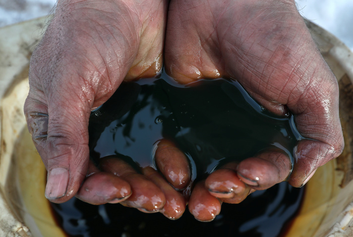 "Роснефть" предупредила о возможности возникновения острого дефицита нефти и газа