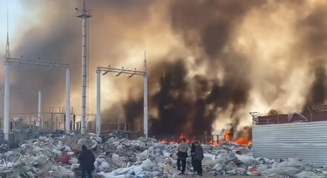 Черный дым и хлопки в промышленной зоне Актау напугали горожан
