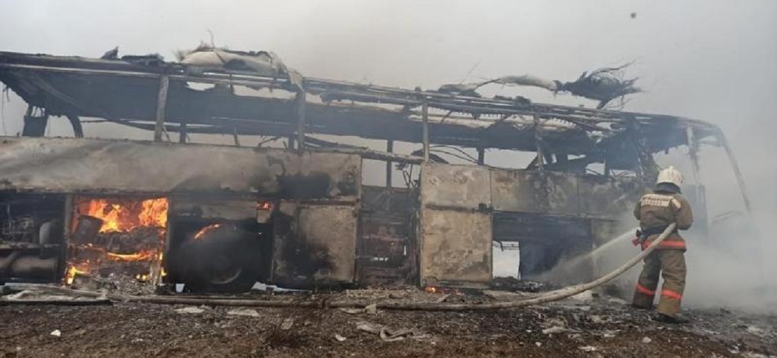 Вахтовый автобус сгорел в Карагандинской области