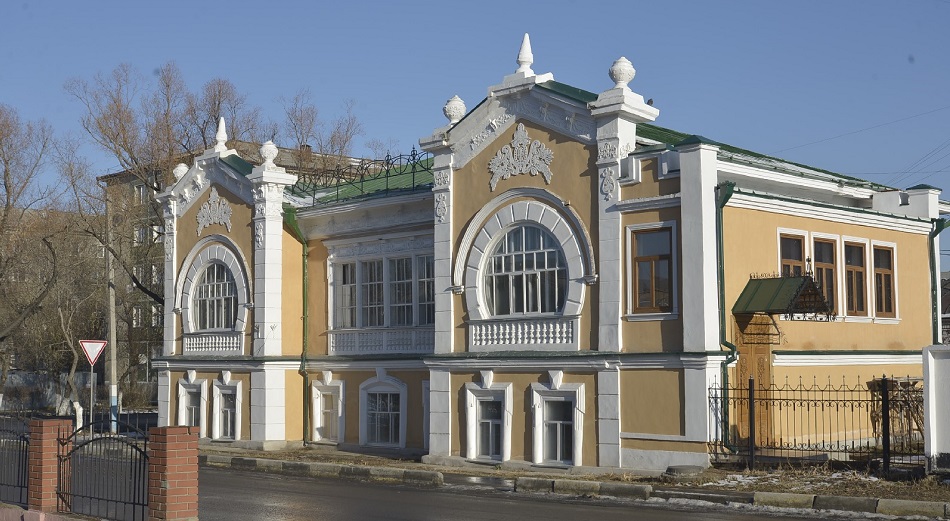 После реконструкции памятник истории в Петропавловске продолжает разваливаться