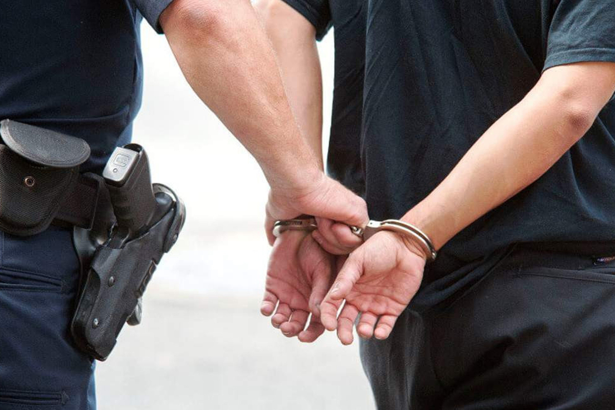 Столичные полицейские задержали парня, подозреваемого в мошенничестве 