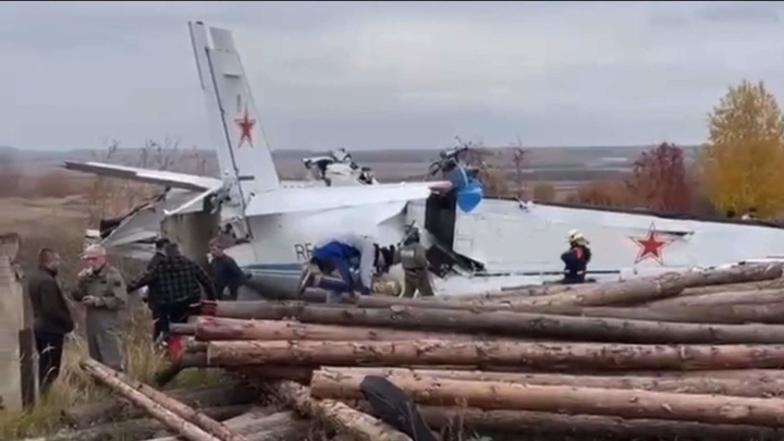 Глава Татарстана назвал возможную причину крушения самолета 