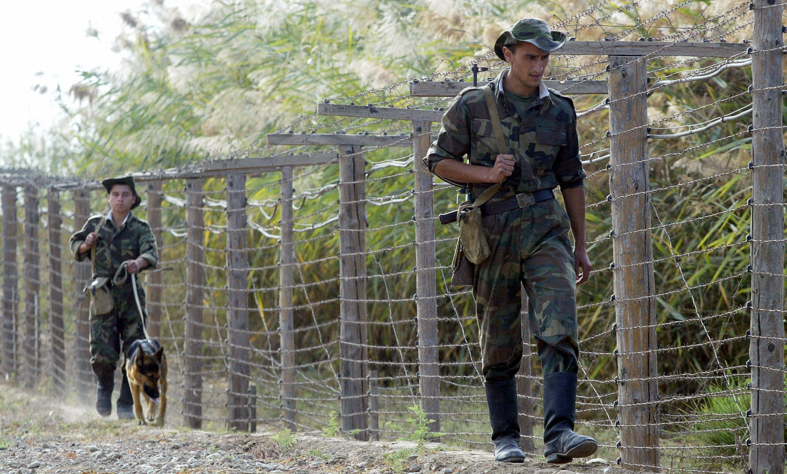 Таджикские военные на границе с Афганистаном переведены на особый режим несения службы