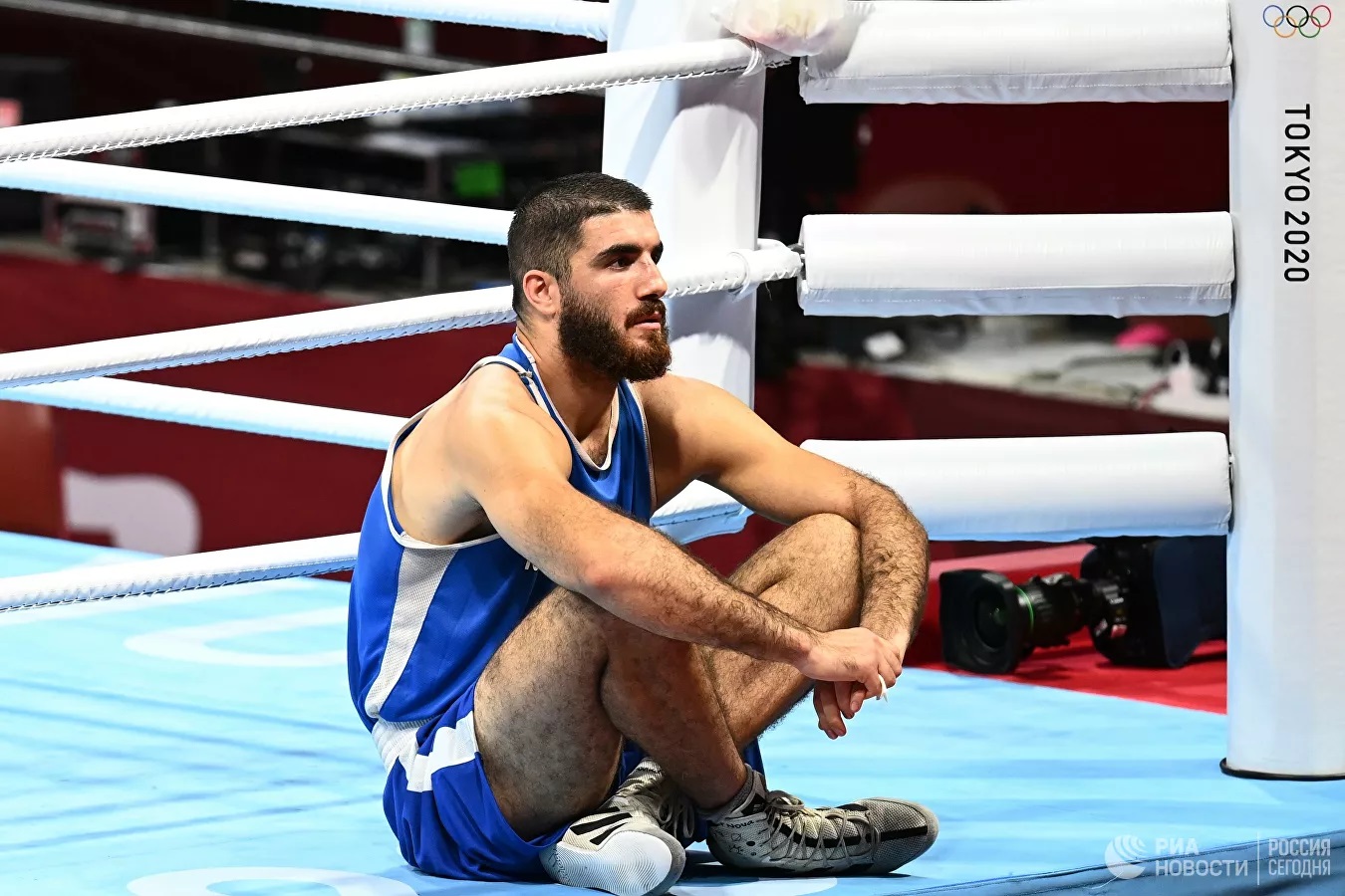 Олимпиада-2020: Французский боксер в знак протеста час не покидал ринг