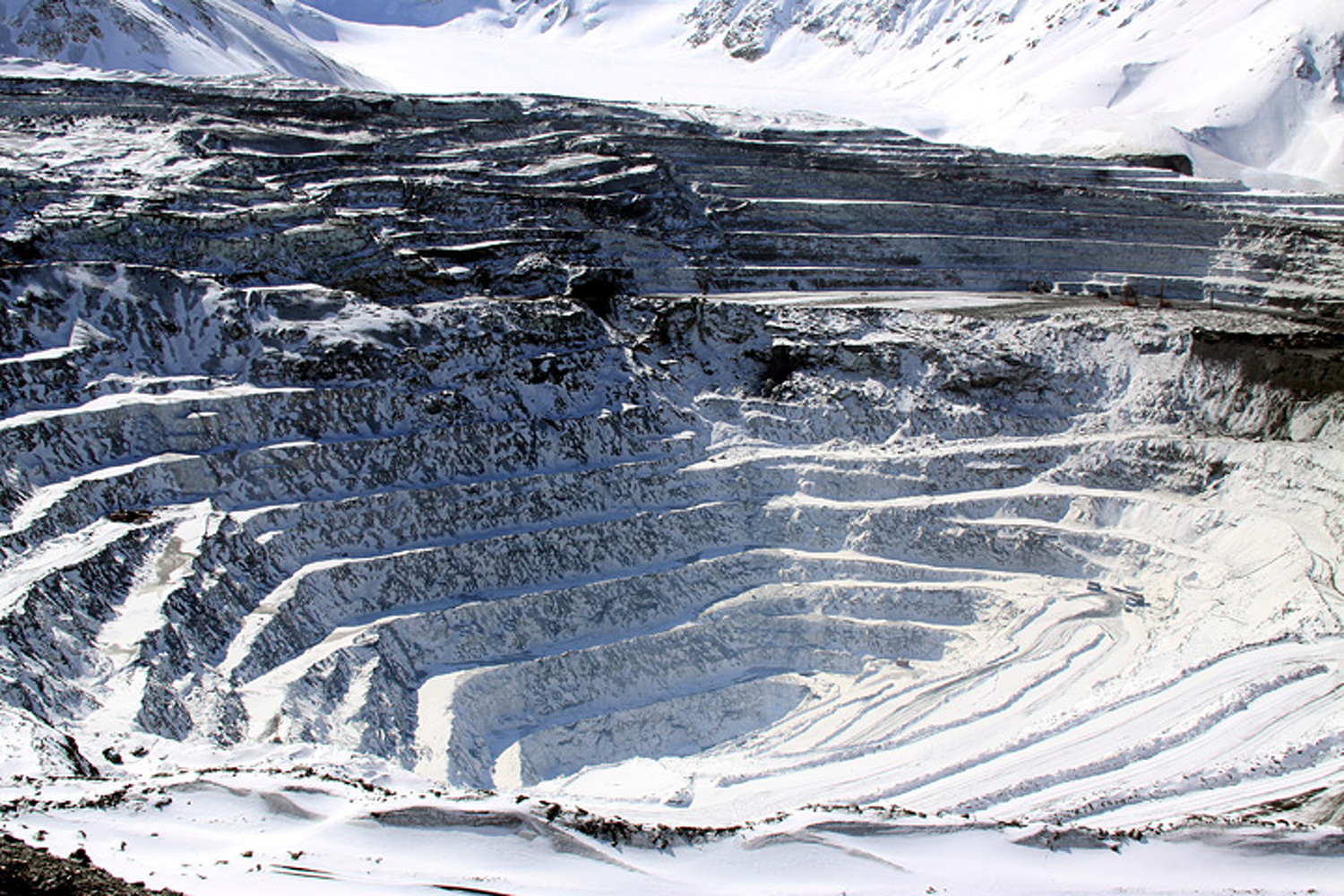 Centerra Gold потеряла контроль над золотодобывающим рудником Кумтор в Кыргызстане – премьер