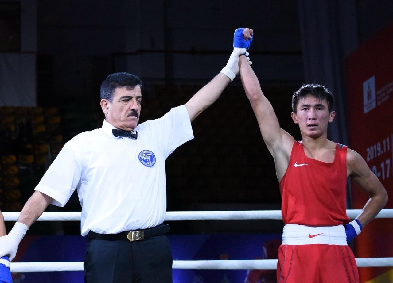 Махмуд Сабырхан вышел в 1/4 финала чемпионата мира по боксу