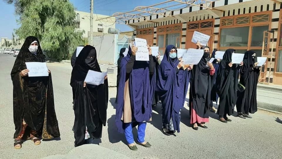 Талибы применили газ для разгона женской демонстрации в Кабуле