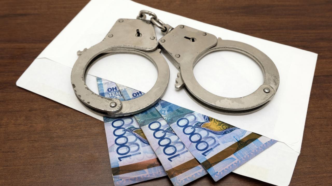 Руководитель отдела строительства Уральска подозревается в получении взятки в 134 млн тенге